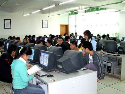 信息技術(shù)在小學(xué)英語(yǔ)教學(xué)中的創(chuàng)新應(yīng)用與網(wǎng)絡(luò)信息技術(shù)的開發(fā)